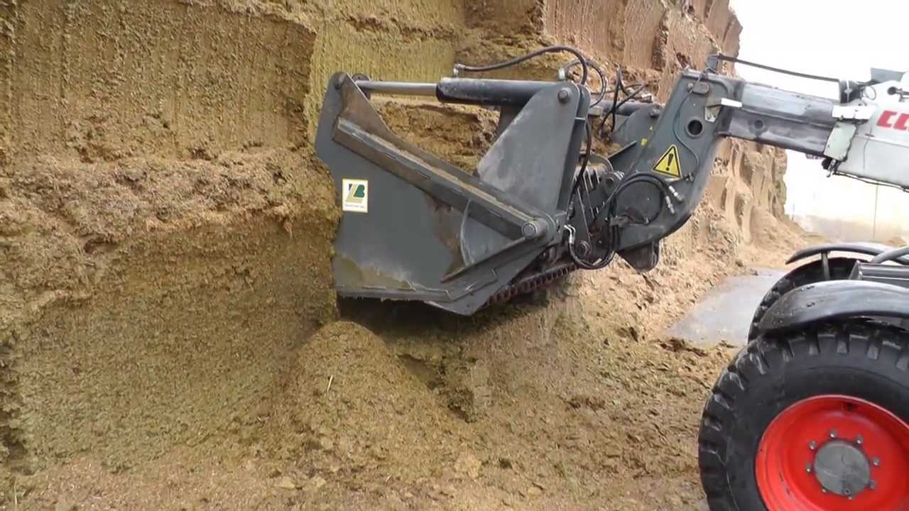 Claas Scorpion 7040 mit Silageschneidzange Typ B199 im Einsatz bei einer Biogasanlage