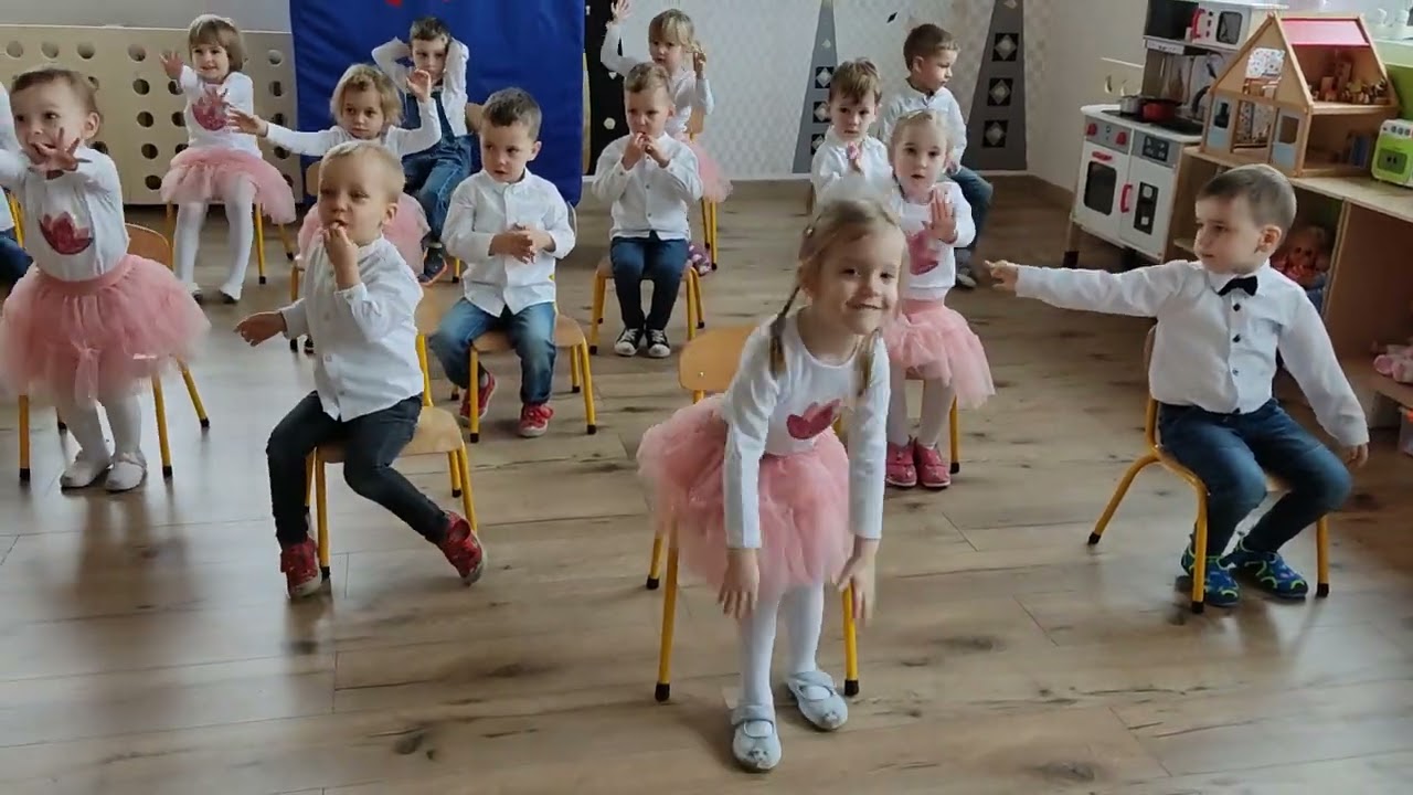 Przedszkole nr 8 z Oddziałami Integracyjnymi- Taniec z okazji Dnia Babci i Dziadka
