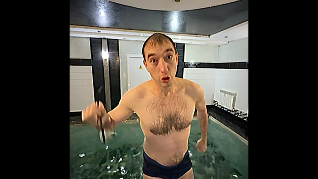 Макс Ващенко РОМАН МАГАДАН ВЫПРЫГНУЛ ИЗ ВОДЫ КАК АКВАМЕН😂 