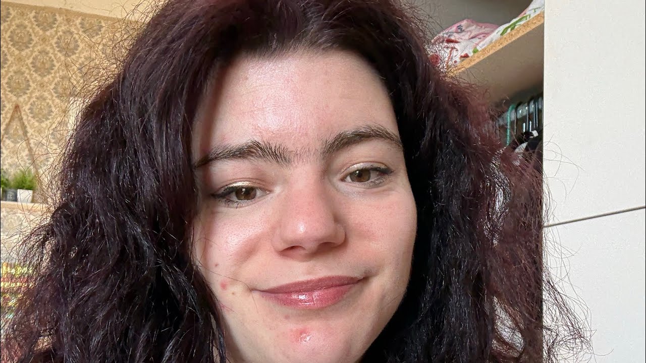 Vidéo ASMR soins visage et maquillage 