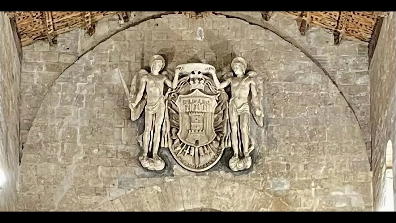 Torre del Duomo di Teramo. Solennità del Santo Patrono (19 dicembre 2023). Aprutina.