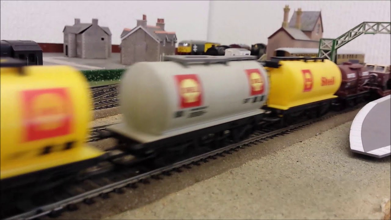 LIMA 204834A6 Limited Edition BR Class 37 'Great Eastern' No. 6916 BR green L44590