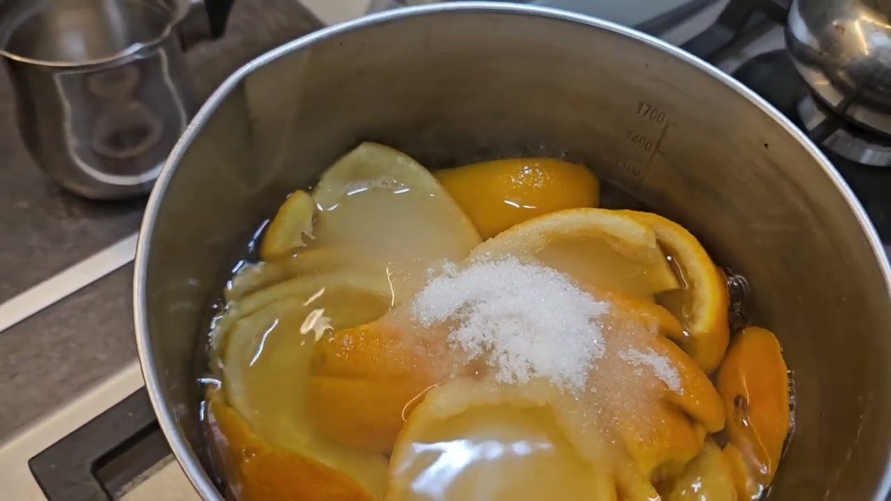 Coaja de lăm&acirc;ie și portocala confiata. Excelentă pentru cozonac sau prăjituri.