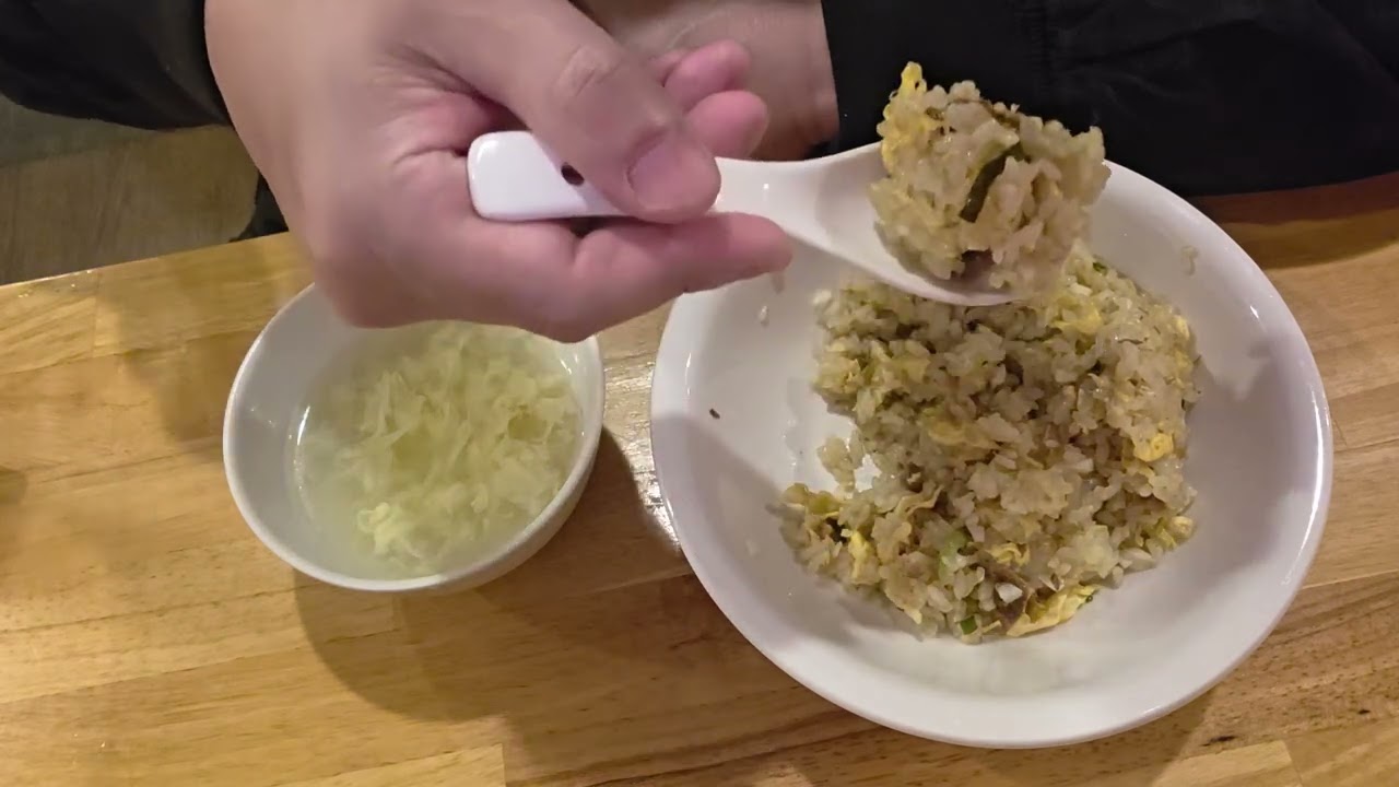 同源碧南店へ行き、にんにくチャーハンを、堪能している所を、撮影してみました。