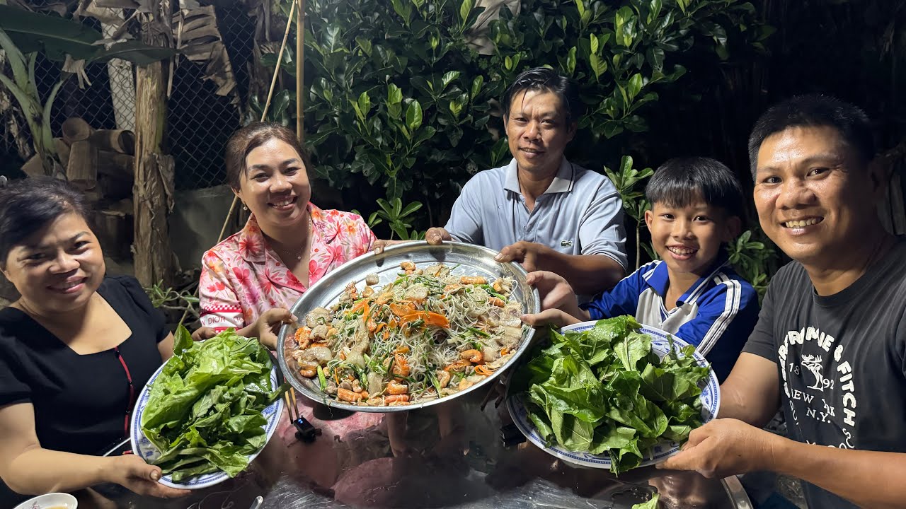Ghé Nhà Anh Xì Tung Làm Mâm Hủ Tiếu Xào Tôm Thịt Quá Ngon Cùng Anh Thái Sa Lem l CSTN 