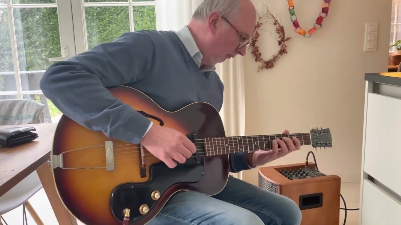 1965 Gibson ES-120T played by Peter Hertmans @ Mojo Guitar !