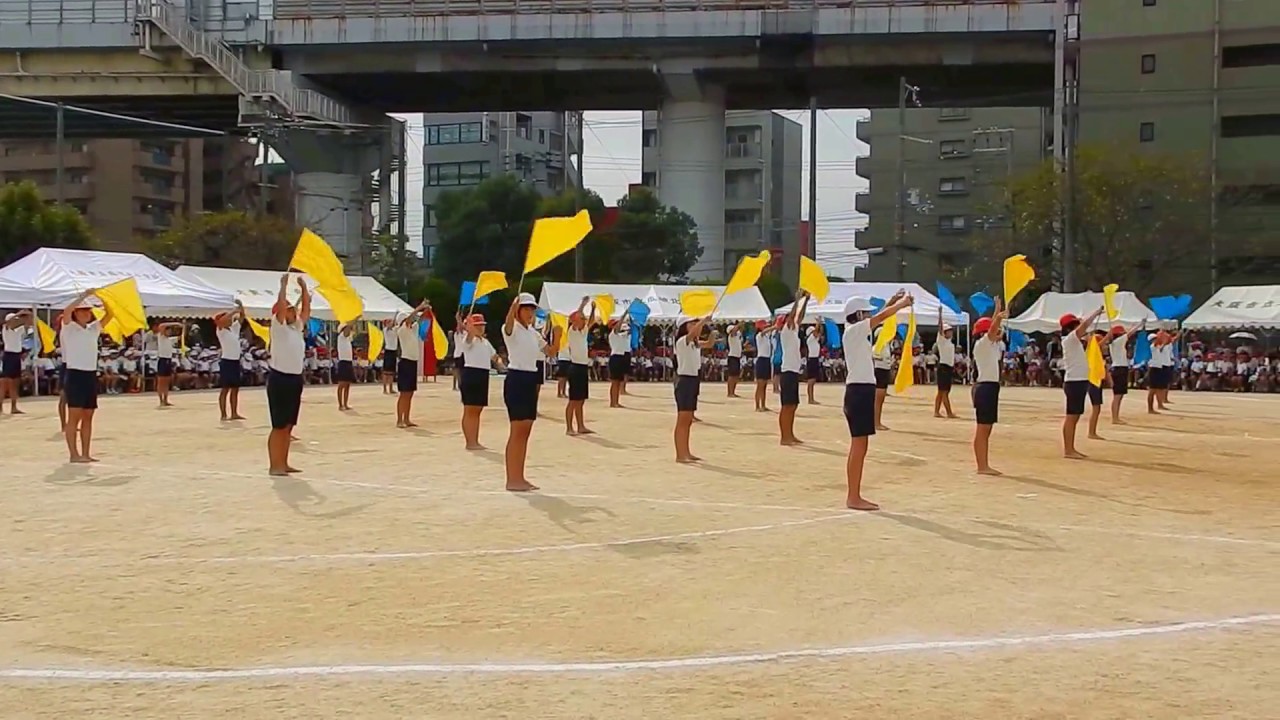 小６団体演技フラッグ「前前前世」