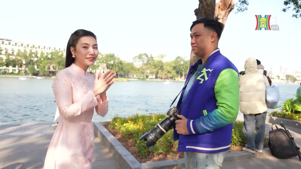 May áo dài Tết đón năm mới 2026 | Hanoi Review