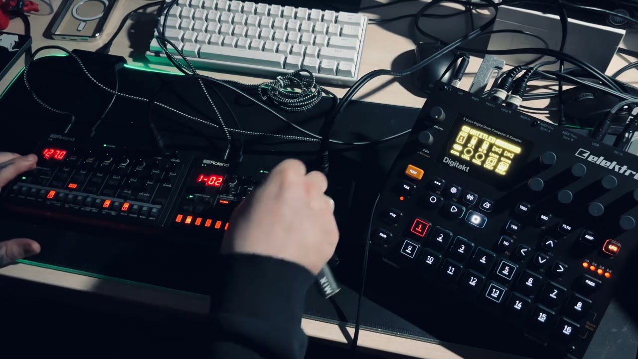 Techno with Roland #rolands1 #rolandt8 #techno 