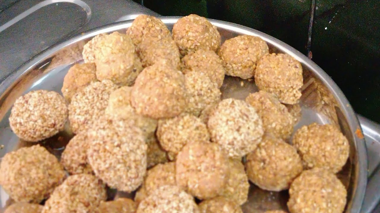 ठंड के मौसम में तिल का लड्डू बनाए तिल के लड्डू खाकर सेहत बनाएं
