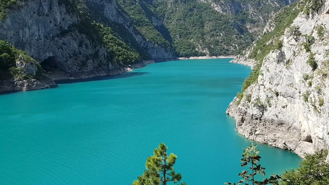 Pivsko jezero – sztuczne jezioro zaporowe w Czarnogórze