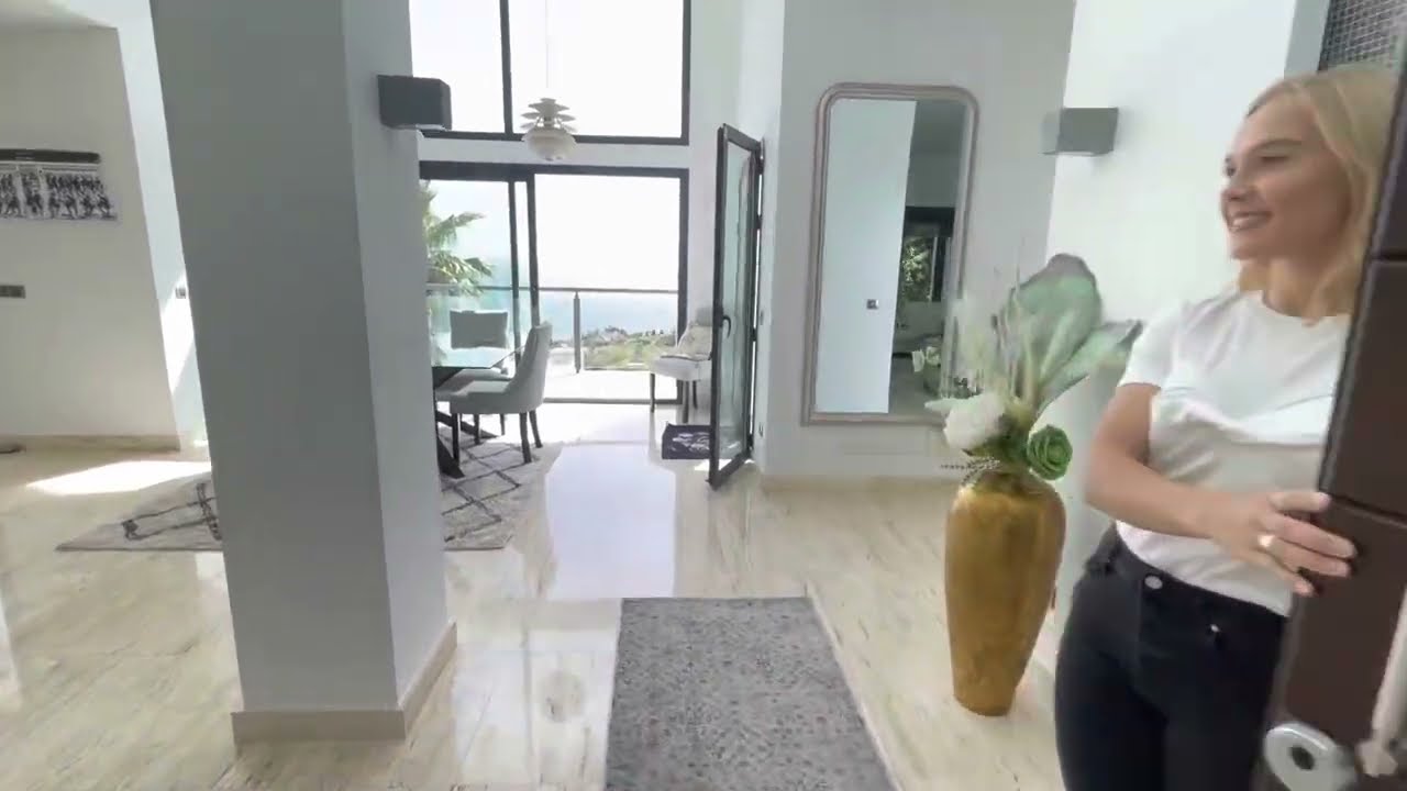 House Tour of Luxury Villa in Benalmádena