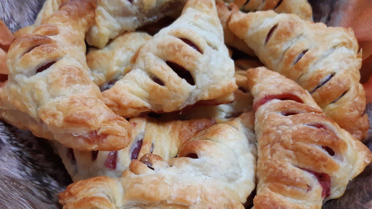 Einfacher und schneller geht nicht! Blätterteig mit Kirschen. Nur 2 Zutaten!