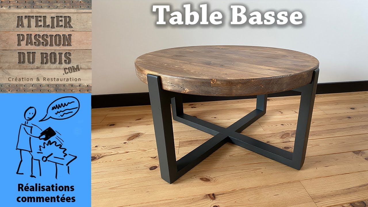 une table basse ronde en bois