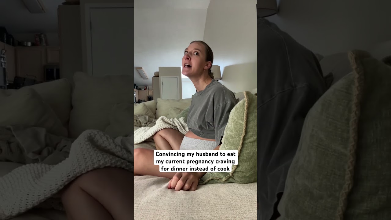 If baby wants bread sticks then we gettin&rsquo; bread sticks!! 😆🥖🥖#funnyshorts  #momtobe #pregnancy
