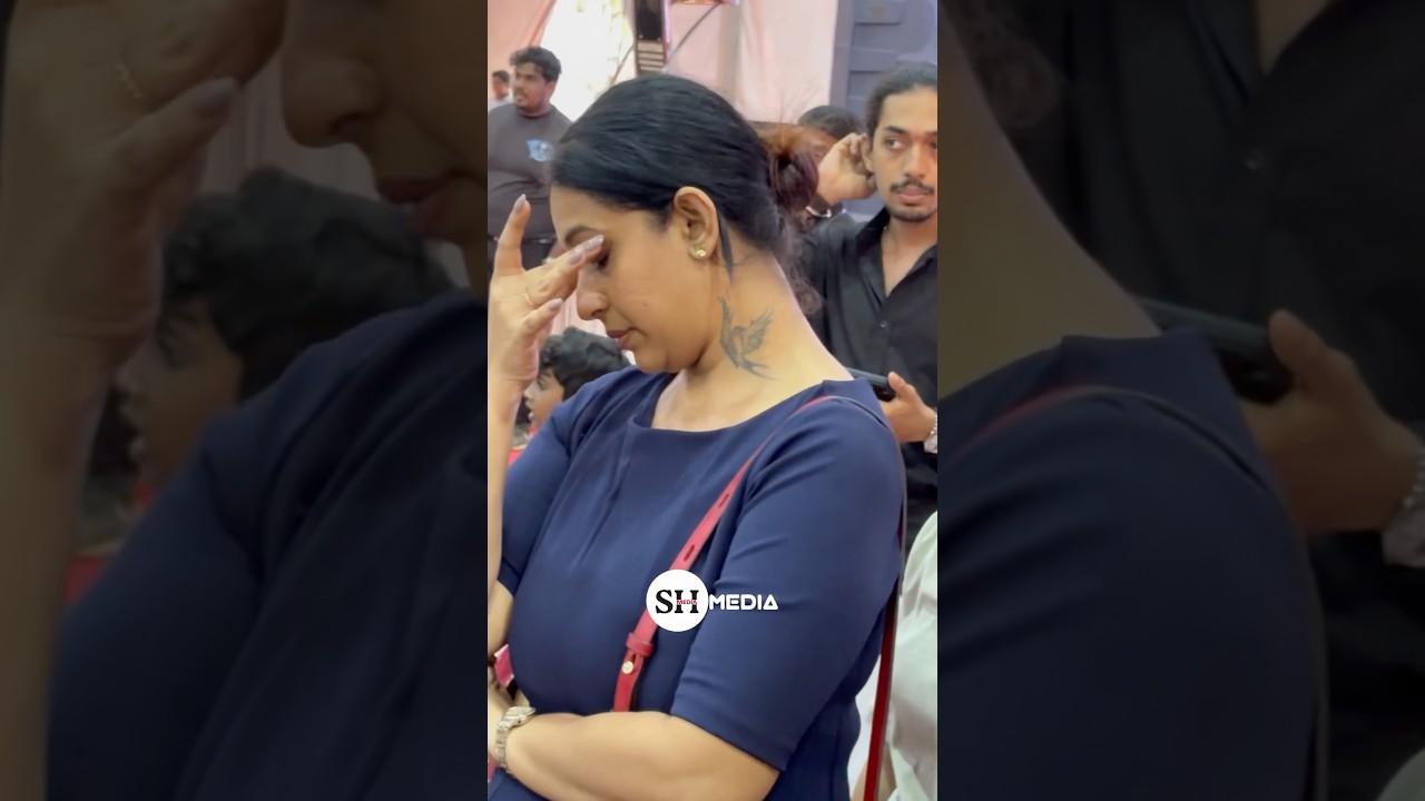 സ്റ്റേജിൽ ഡോഗിനെ കണ്ടപ്പോൾ കണ്ണ് നിറഞ്ഞു പോയി സൗഭാഗ്യ ചേച്ചിക്ക് പ്രോഗ്രാമിന് മുമ്പ് #dogshow #reels
