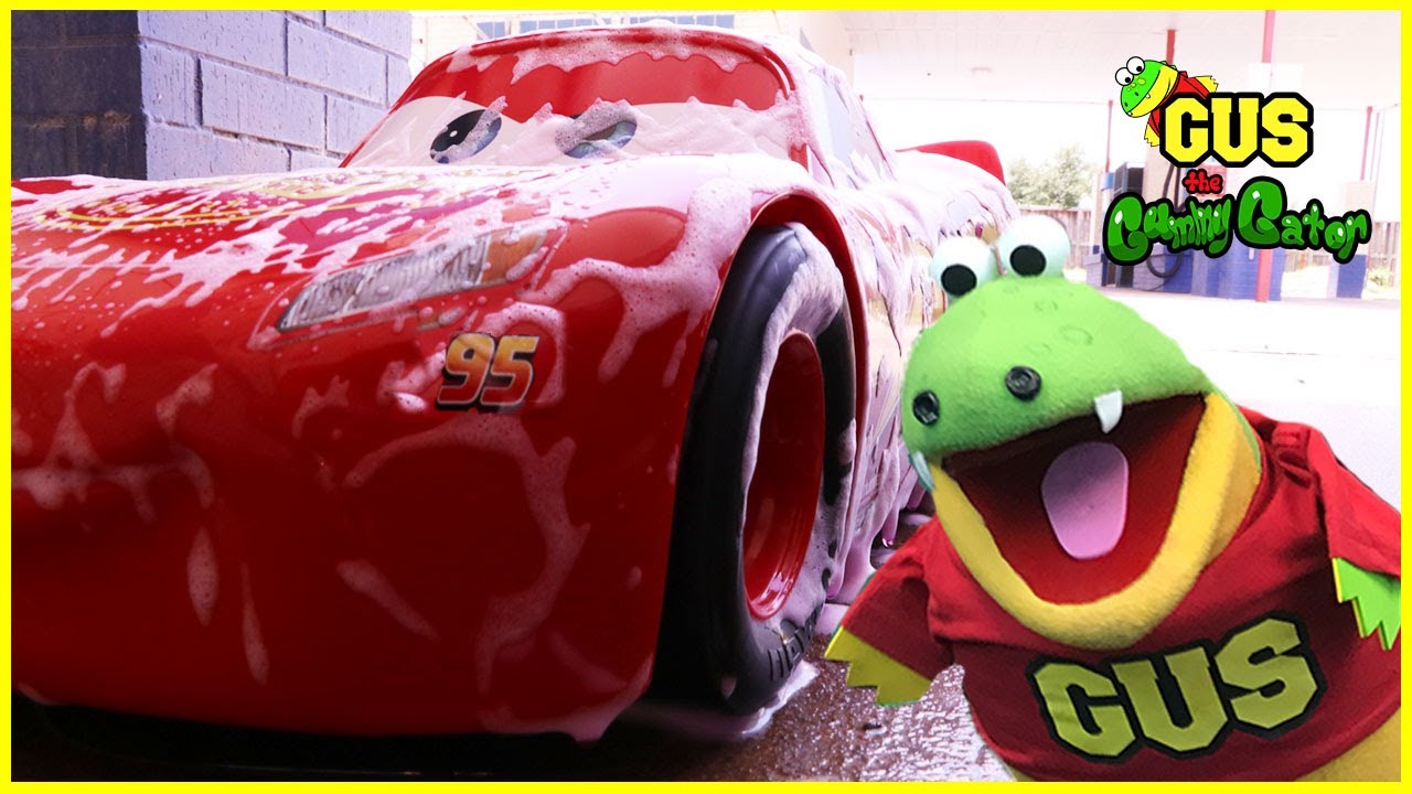 Disney Cars 3 Lightning McQueen Car Wash Trip!