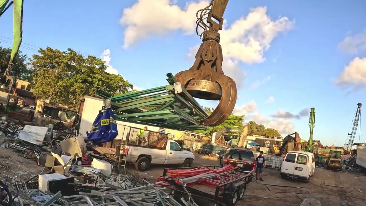 AII kinds of work at a scrap yard
