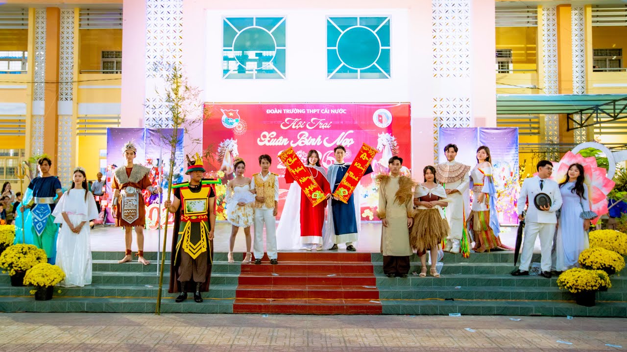 Biểu diễn thời trang (tái chế) - 12A10