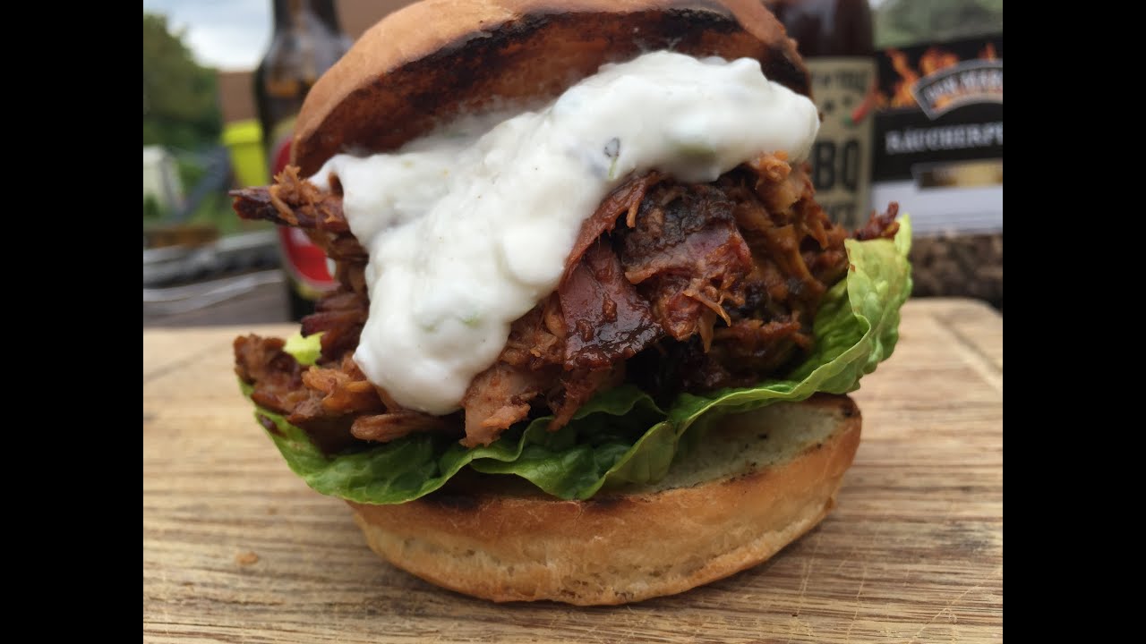 Pulled lamb burger with garlic dip - english Grill- and BBQ-Recipe - 0815BBQ
