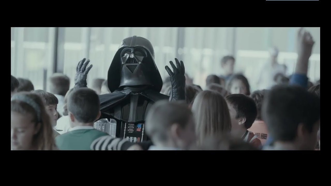 Darth Vader aterriza en la ikastola Astileku de Portugalete para felicitar el año nuevo