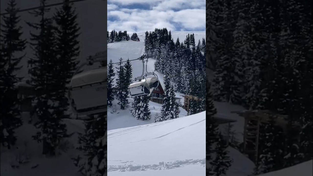 #WinterVibes#SnowDay#SkiResortLife  #MountainEscape#SnowCovered  #TravelGram#NatureIsBeautiful