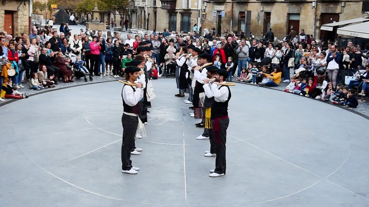 Kaskarot y 2º paloteado Makildantza, interpretaron los dantzaris de Oberena, Iruña Pamplona