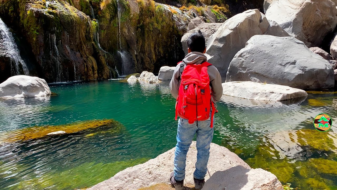 IMPRESIONANTE Pesca de Truchas en LA CASCADA - fishing in the waterfall