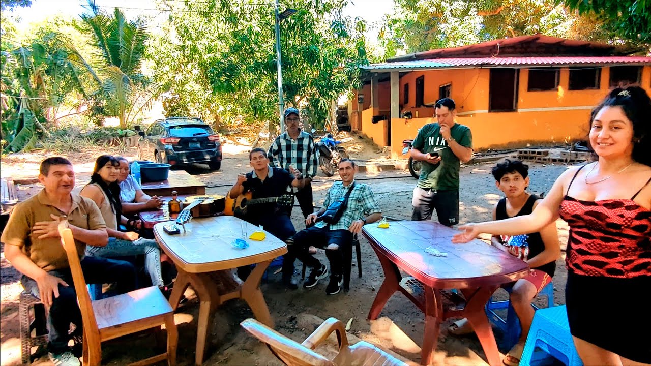 Carlos y Fresco de Arroz nos Invitaron a un Buffet de Tamales y Pupusas! 😋
