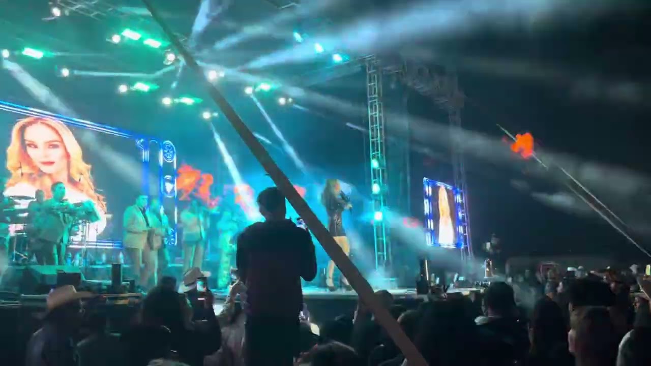 Alicia Sifuentes Y Mi Barrio Colombiano En Vivo 