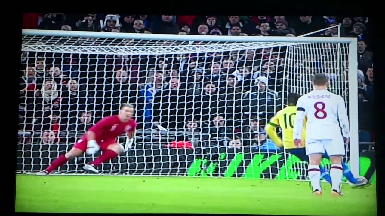 Ronaldinho erra p&ecirc;nalti