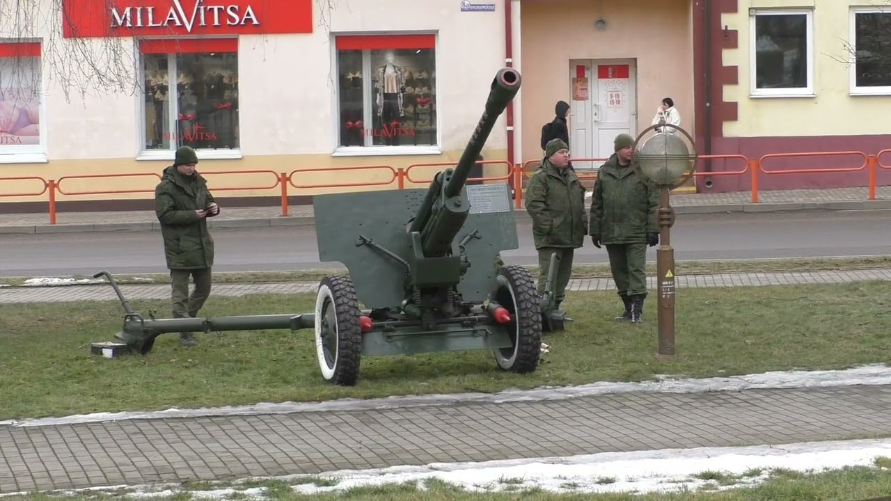 В честь Дня милиции в Слониме стреляли из пушки!