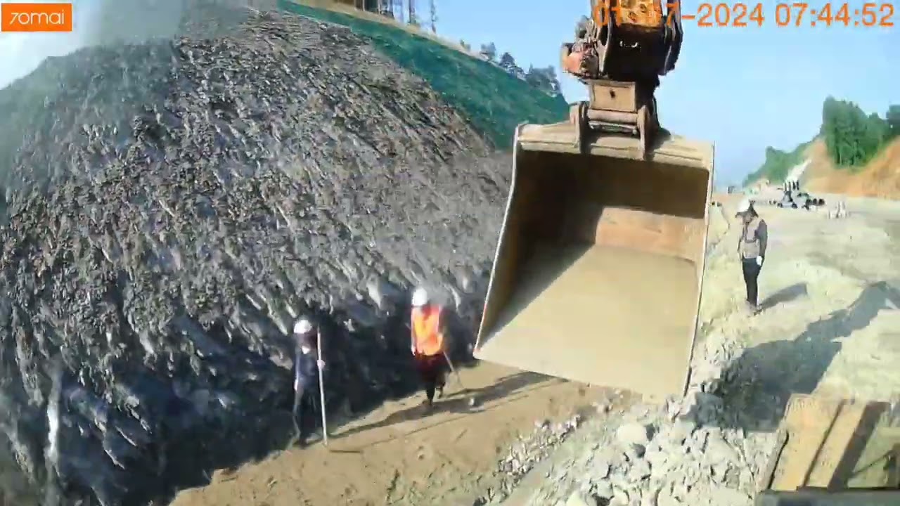 고속도로 유공관 흄관 터파기 highway digging  천안굴삭기 010-3777-5832