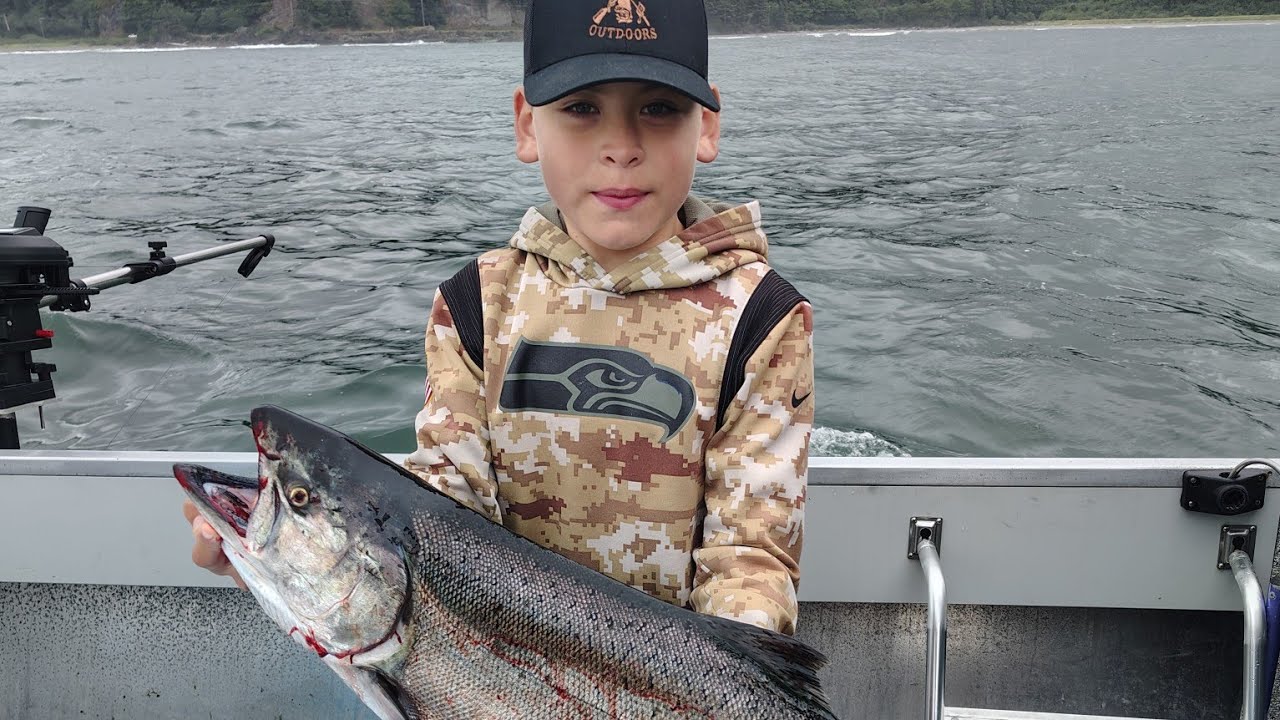 Fishing For King Salmon In 19 feet of water! Fishing In Front Of A Rivers Mouth