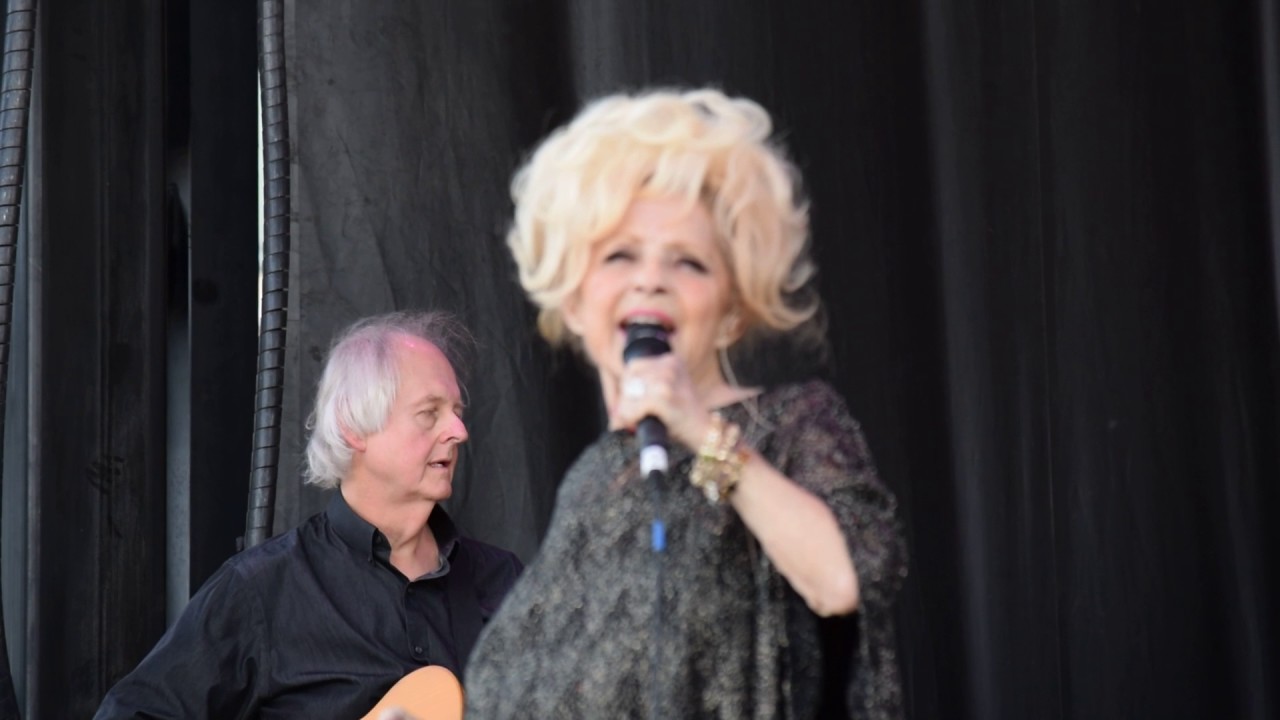 Brenda Lee- I'm Sorry- Viva Las Vegas Weekender