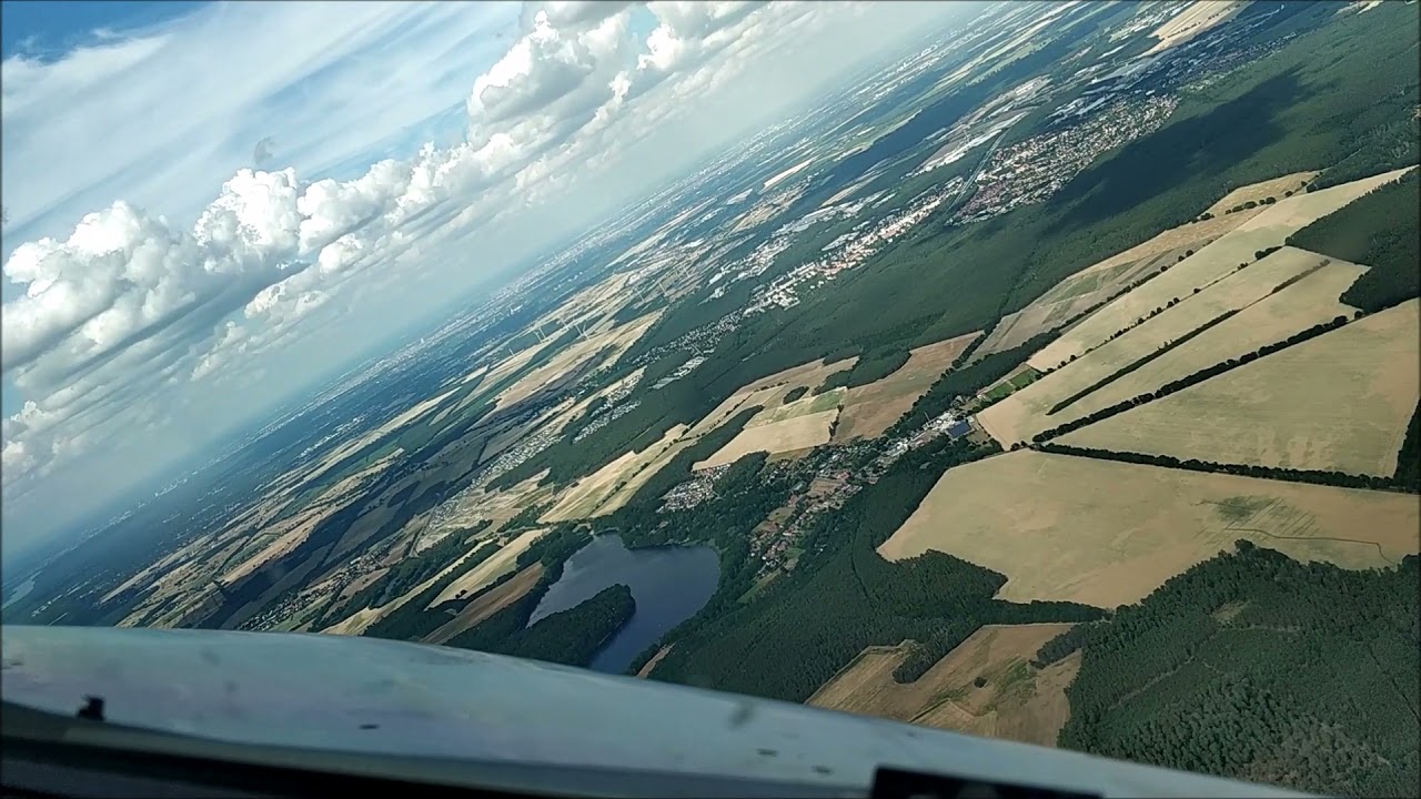 Airbus a320 - Landing in BERLIN ( EDDB )