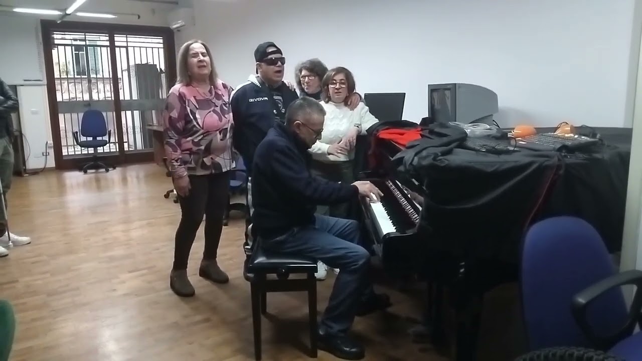 Sicilia mia Sicilia bedda. Cantata da: Giusy, Agrippina, Graziella, Biagio e suonata da Giuseppe. 