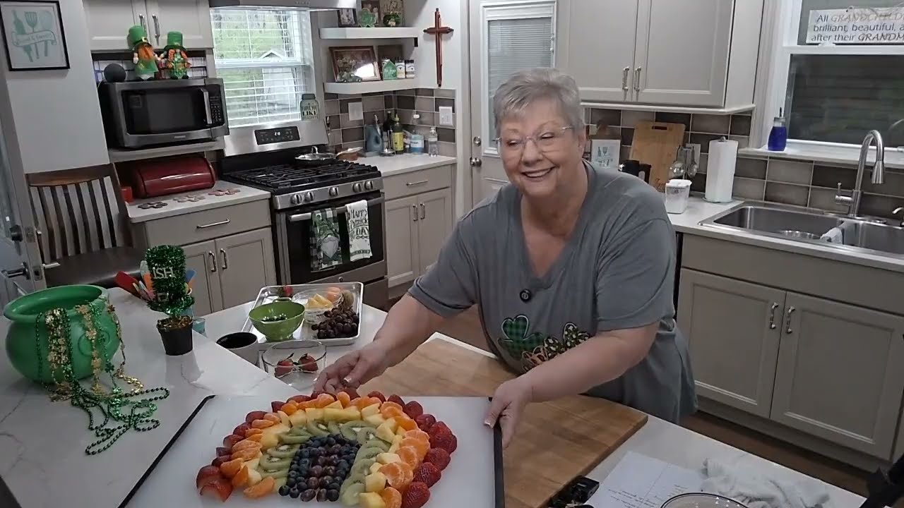 Fruit Rainbow, St Patty's Day is just around the corner, beware of the leprechauns when you make it