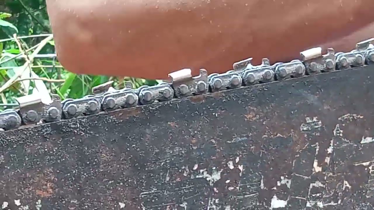 cara ngikir rantai chainsaw .Agar masuk nya enak.  Dan bekas nya Mulus.