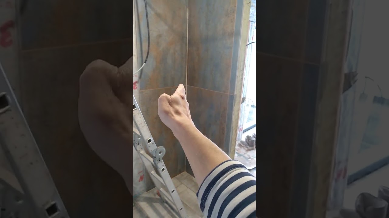 Закончили затирку швов плитки в деревянной бане. Расшир версия
