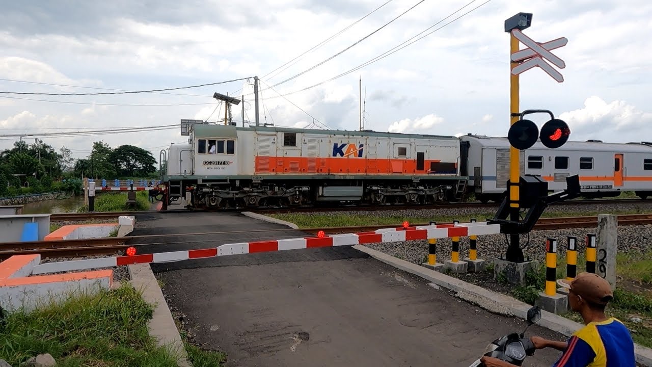 Palang Pintu Kereta Perlintasan Purboyo Seketi Sidoarjo