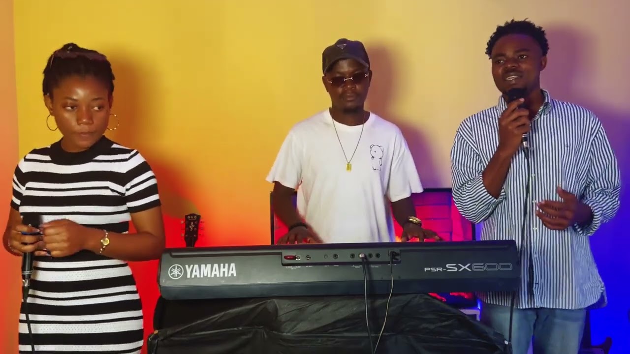 2 louanges en langue gabonaise: Ekié a mema Maria - mame Marie a nya Nkore (chant à Marie en Fang)