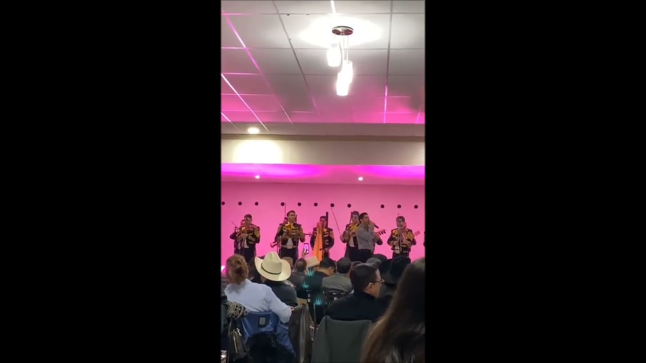  Joss Favela fue invitado sorpresa en el concierto de mariachi de La Parroquia San Francisco de Asís