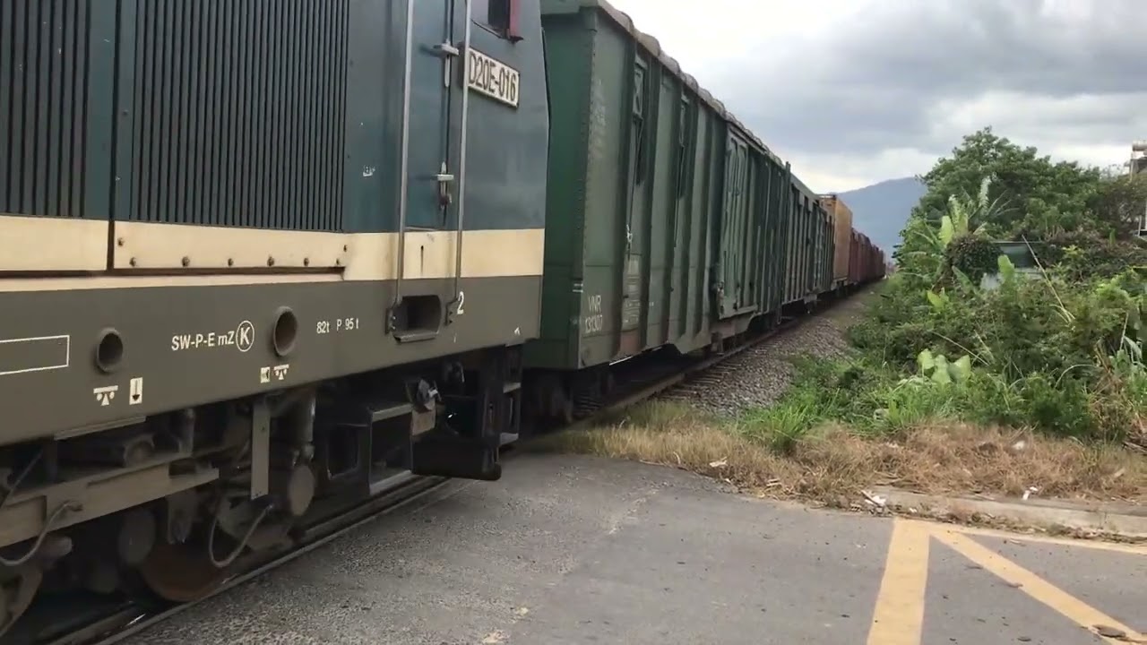 D20E-016 kéo #HH182 rời ga Cây Cầy sau khi dừng tránh #AH1 | 14 : 34 - 01/02/2026