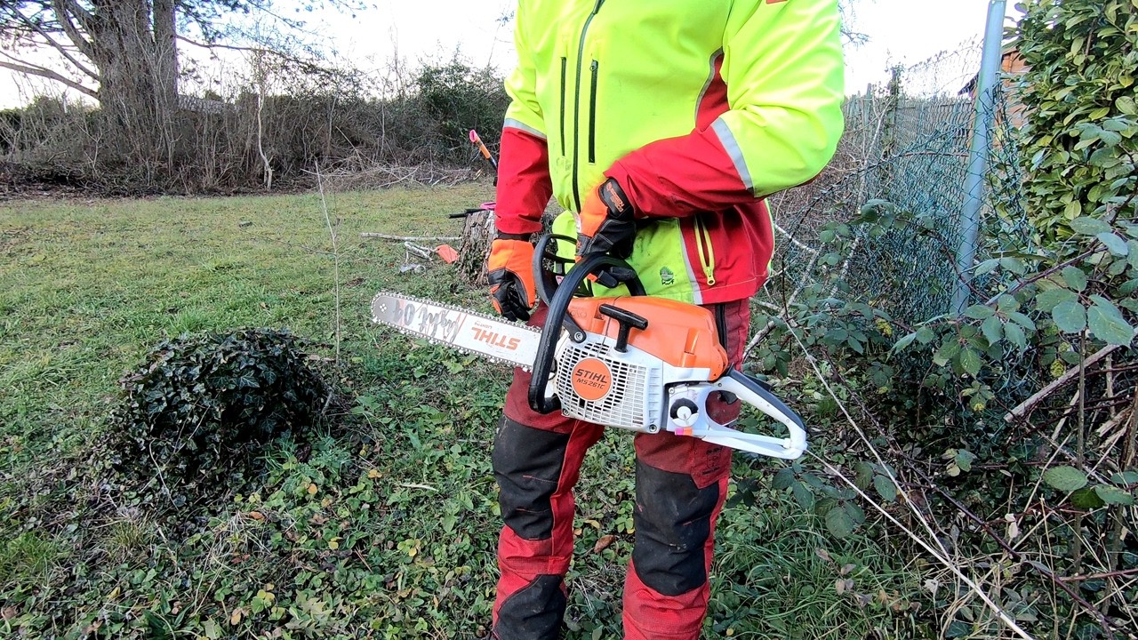 Stihl MS 261 C | Brennholz Birke mit Ablänghilfe sägen | Ist es das Anfeuerholz wert?