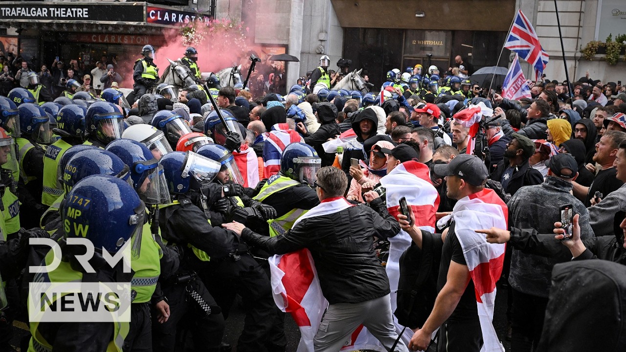 JUST IN: Police Clash With Anti-Immigration Protesters at Tommy Robinson London Rally | AM1G