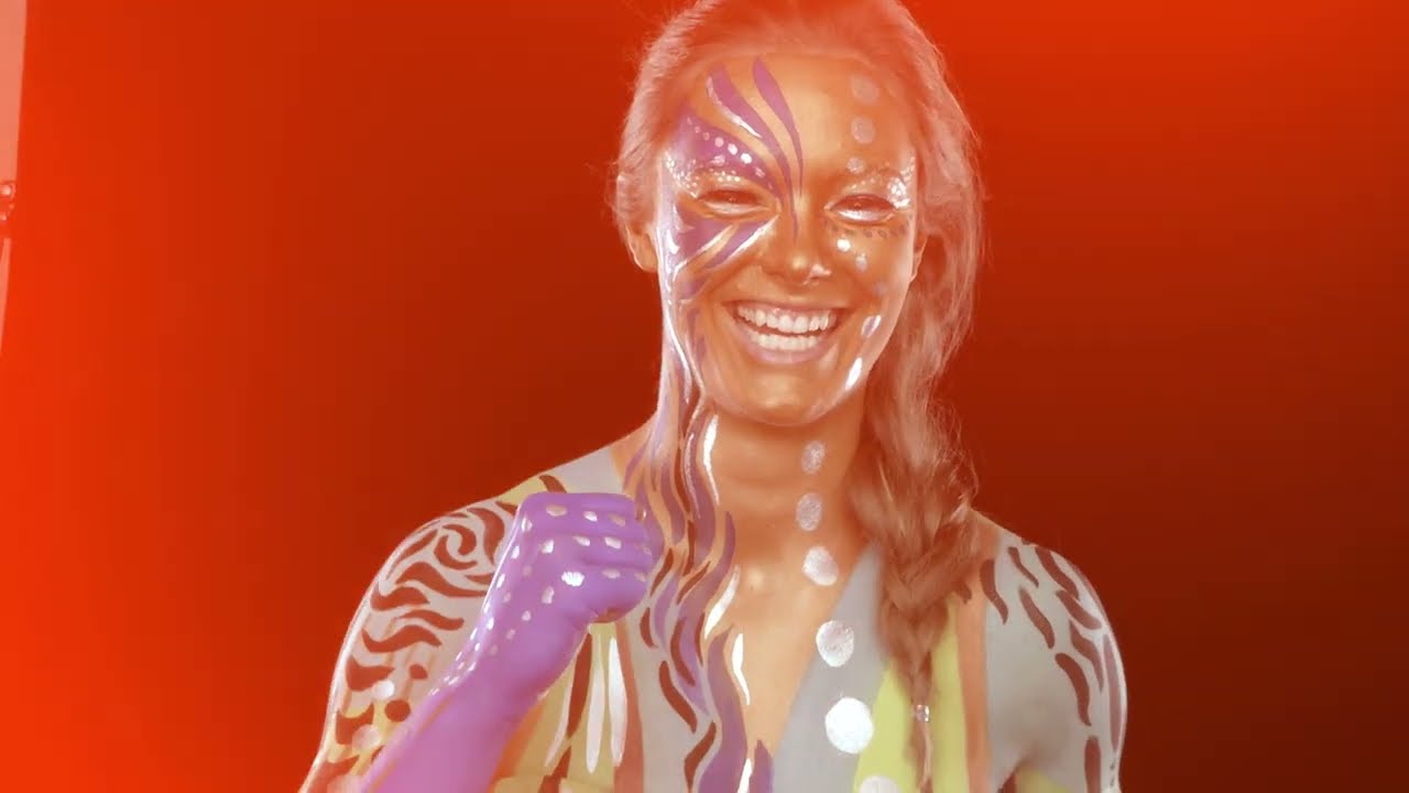 Bodypaint - behind the scenes video of players from the danish national handball team