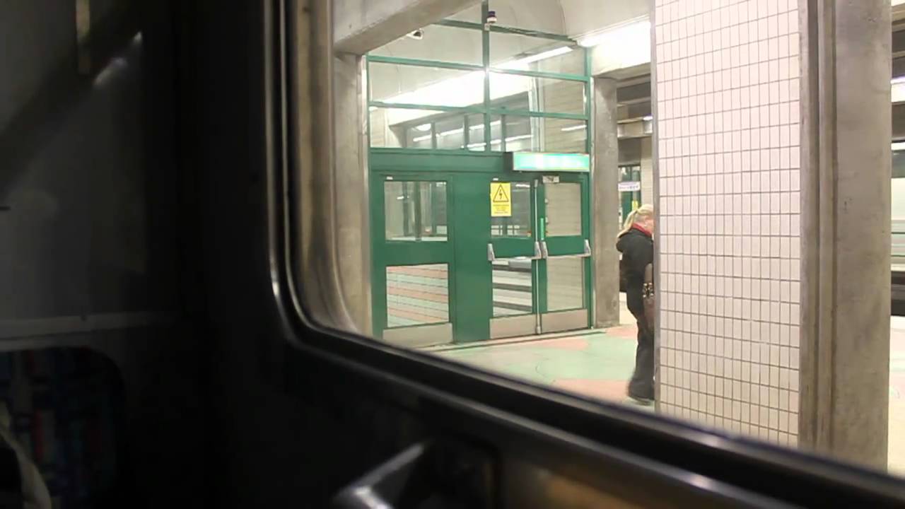 X1 pendeltåg / commuter train @ Älvsjö - Stockholms central