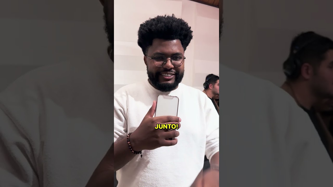 Quando não existe divisão, não existe backing de verdade — existe gente cantando junto.  🎶