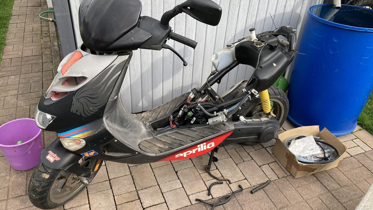 Aprilia SR50 GP-1 Piaggio Ditech repair. # 1